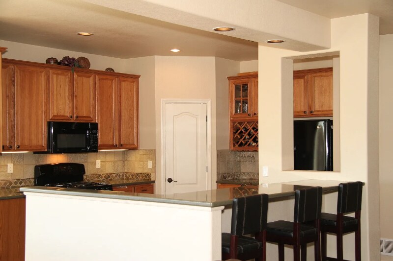 Building Photo - 2424 Sierra Oak Dr