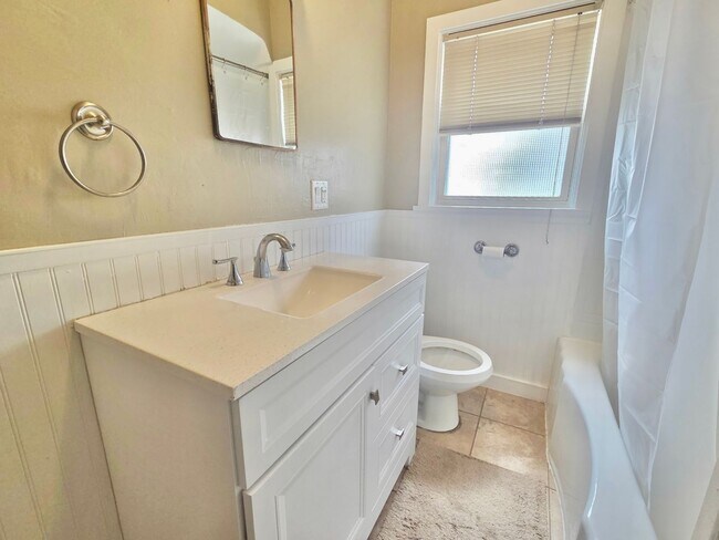 Building Photo - 145 N 300 W