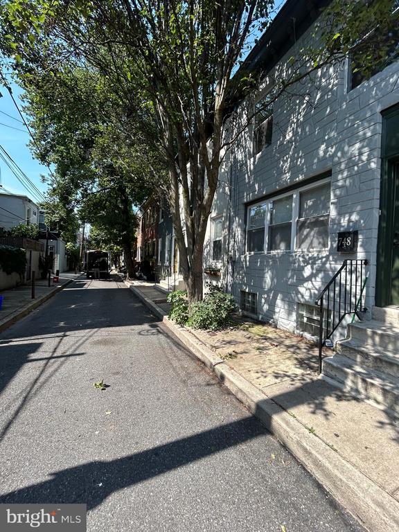 Building Photo - 748 S Harshaw St