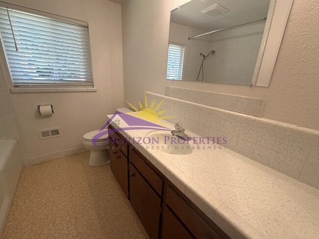 Building Photo - 3 Bed 2.5 Bath 2,027 sqft Fair Oaks Home with bonus office