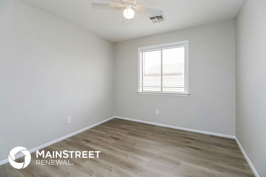 Building Photo - 42478 W Hillman Dr