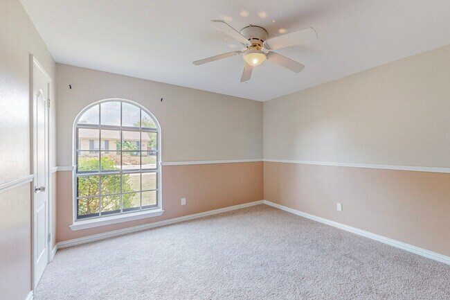 Building Photo - 2116 Northmoor Dr