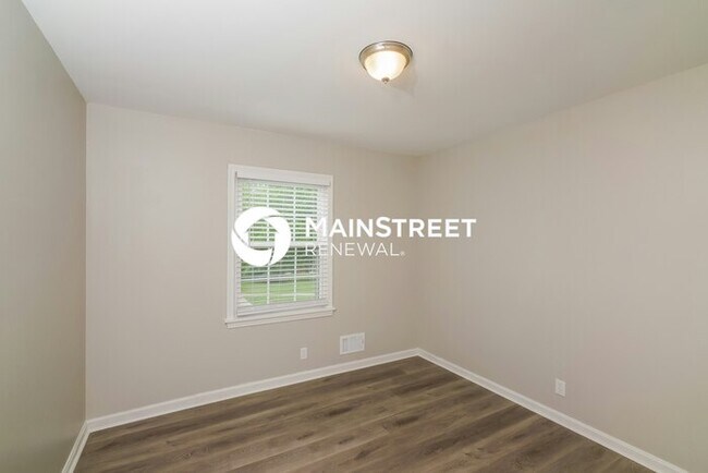 Building Photo - 4 Bedroom Pet-Friendly Home in LOUISVILLE,...