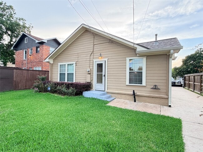 Building Photo - 8234 Bonner Dr