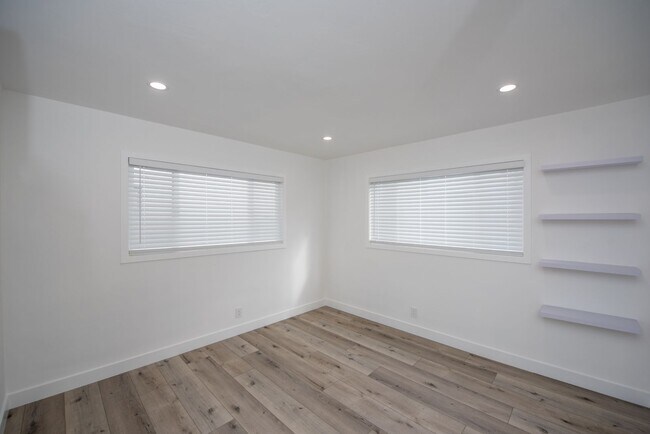 Building Photo - Dover Shores