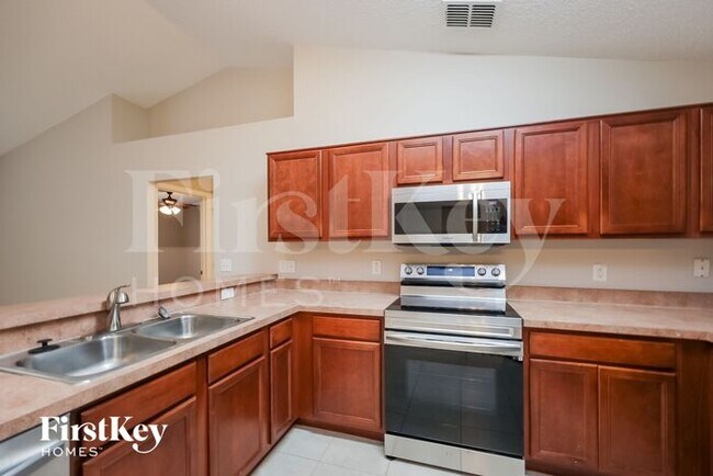 Building Photo - 2006 Southern Oak Loop