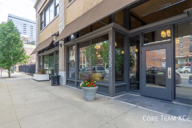Building Photo - 1537 Walnut St