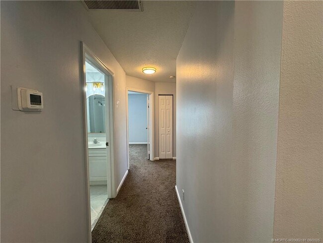 Building Photo - 4567 SE Murray Cove Cir