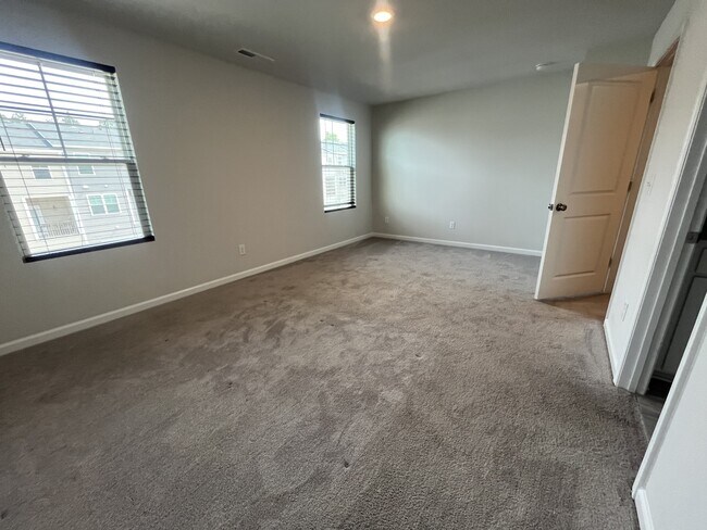 Building Photo - 2527 Laurel Valley Way