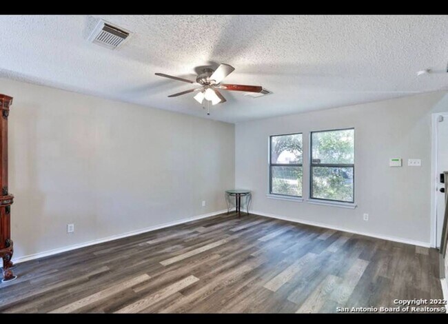 Building Photo - Charming 3BR House in San Antonio