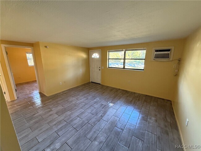 Building Photo - 1113 Jones Ave