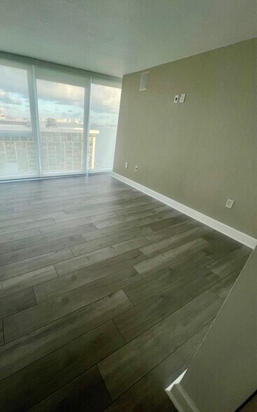 Building Photo - 2101 Brickell Ave