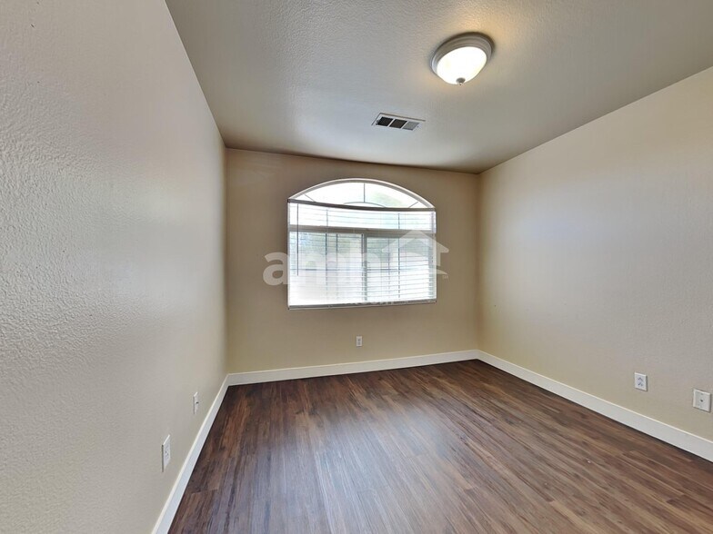 Building Photo - 9782 Silver Dusk Ct