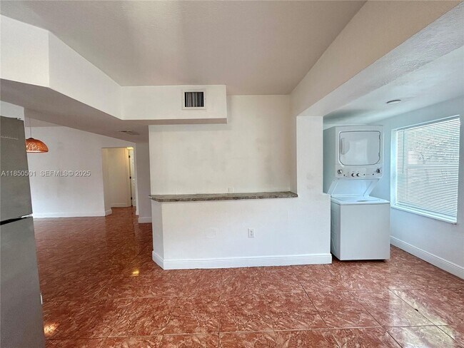 Building Photo - 110 NE 56th St