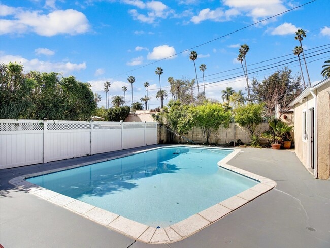 Building Photo - 203 S Stanley Dr