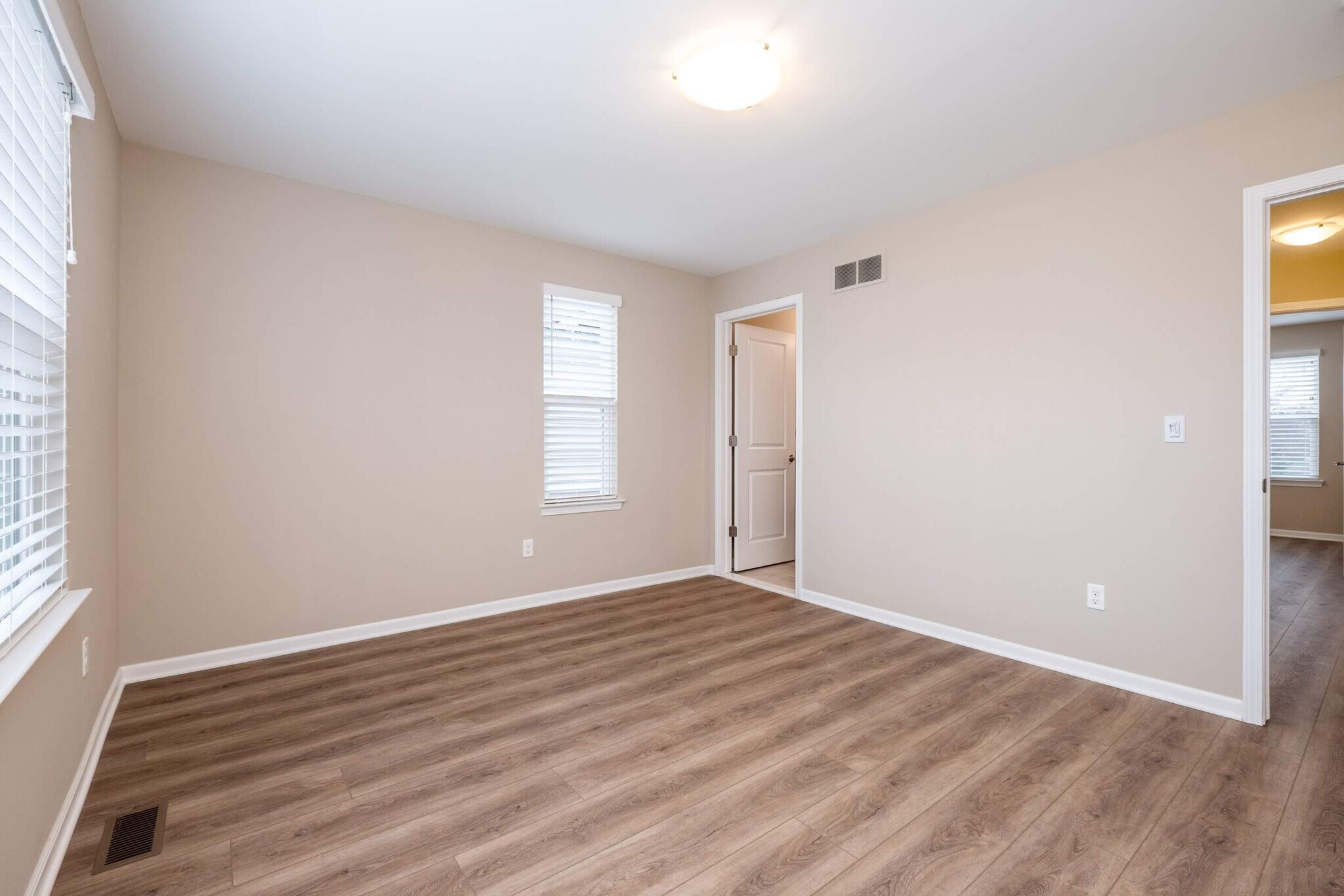 Building Photo - 2500 Normandy Rd