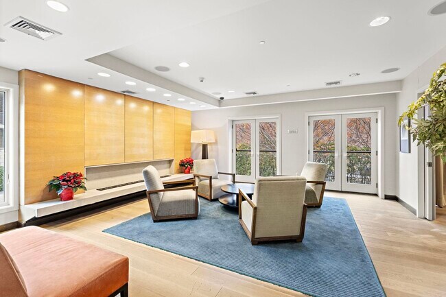 Building Photo - 250 Henley Pl