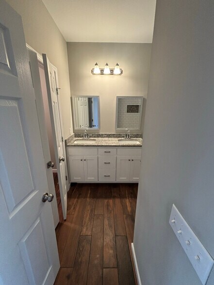 Building Photo - 203 Cherokee Dr