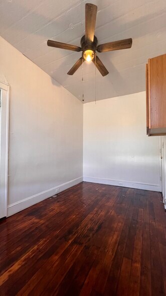 Private Room w/ AC - 44 E Bacon St