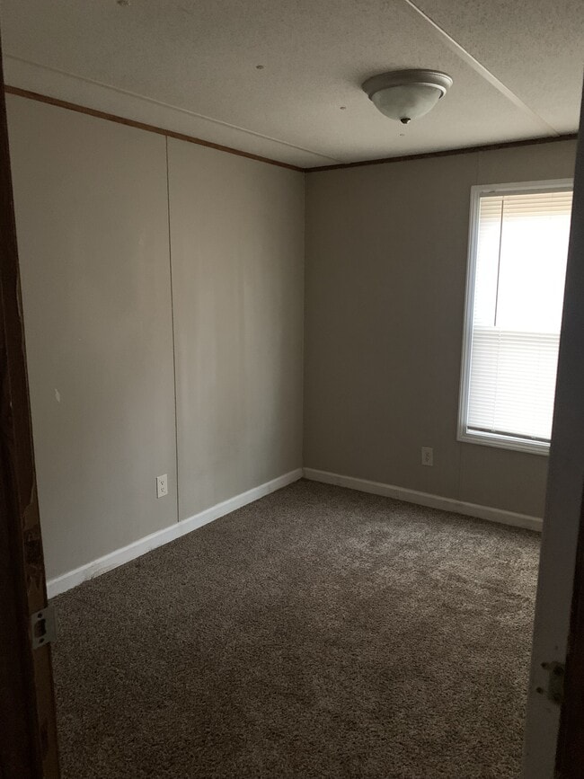 Building Photo - 502 Kayla St