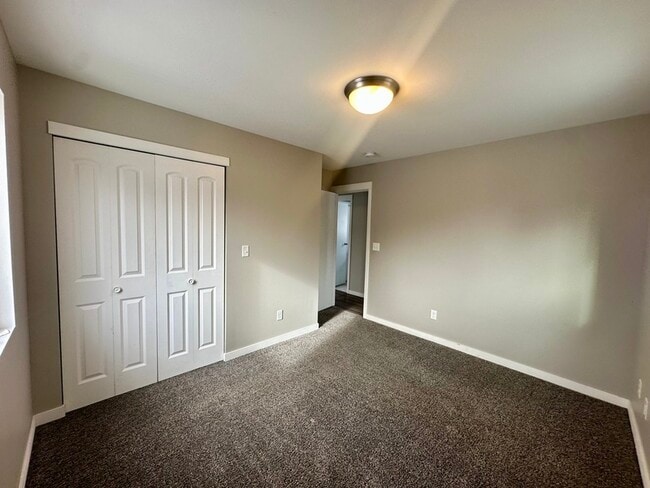 Building Photo - 2418 Wisconsin St SW