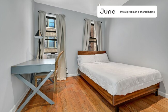 Building Photo - 225 W 109th St