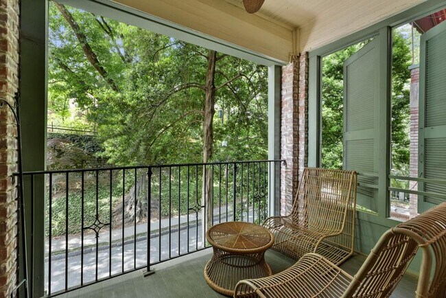 Building Photo - 116 Lafayette Dr NE