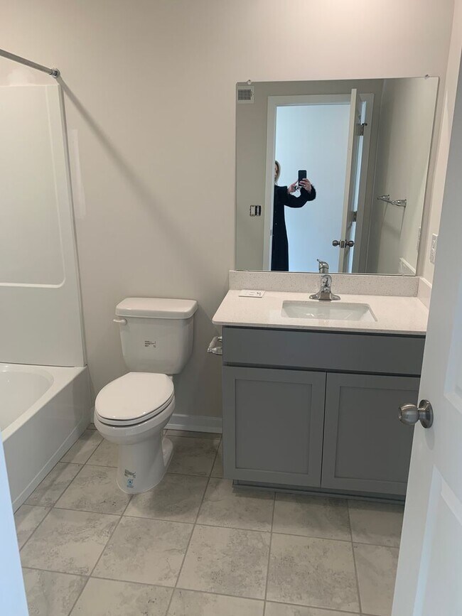 Building Photo - THREE BEDROOM/2.5 BATH TOWNHOME in Southern Lehigh School District