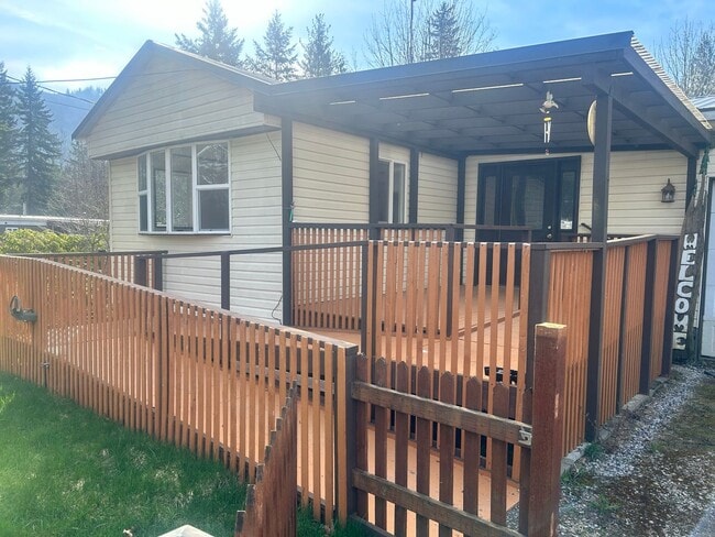 Building Photo - Adorable 2 Bedroom House for Rent in Maple...