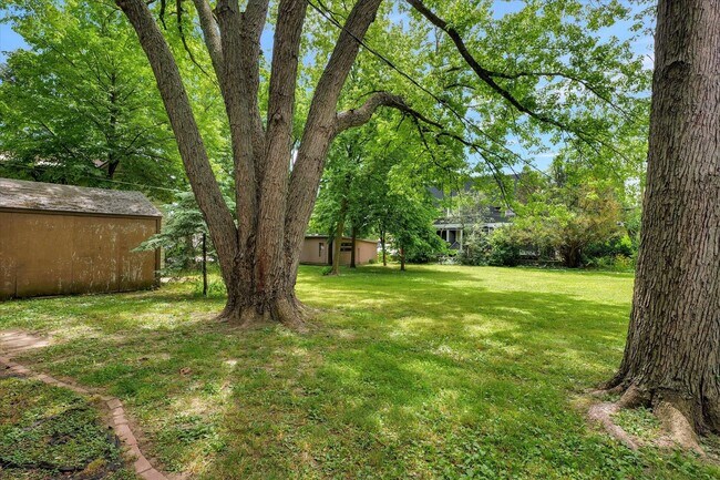Building Photo - 303 Hessel Blvd