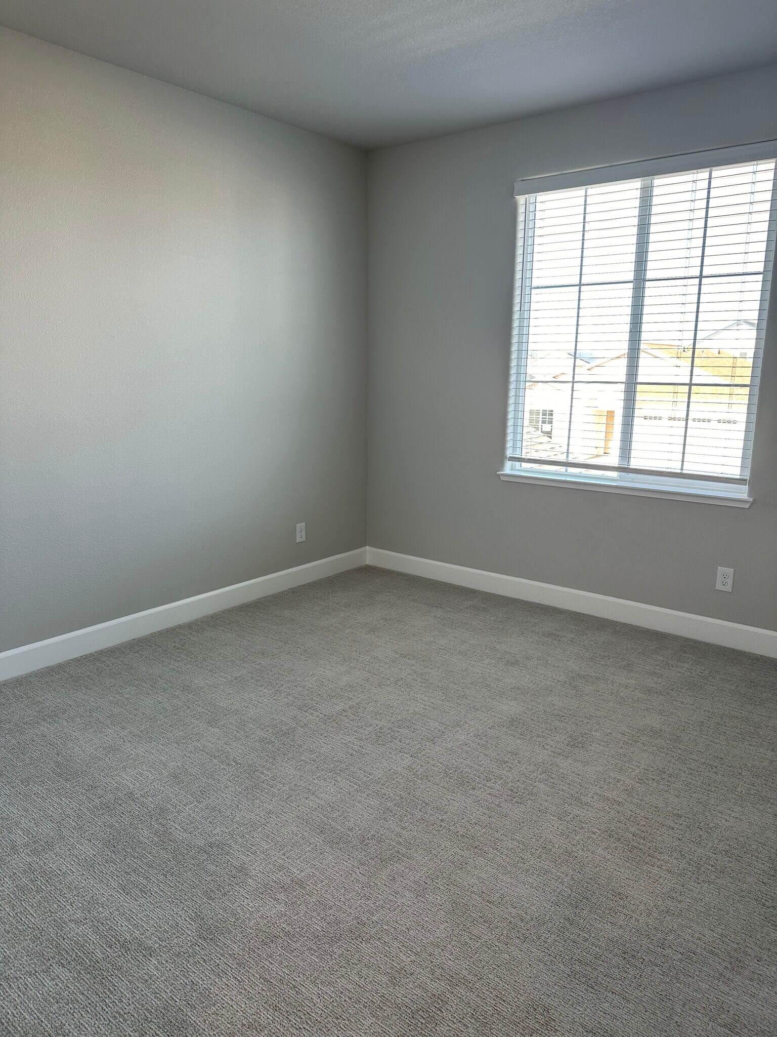 Building Photo - 3040 Vaughn Way