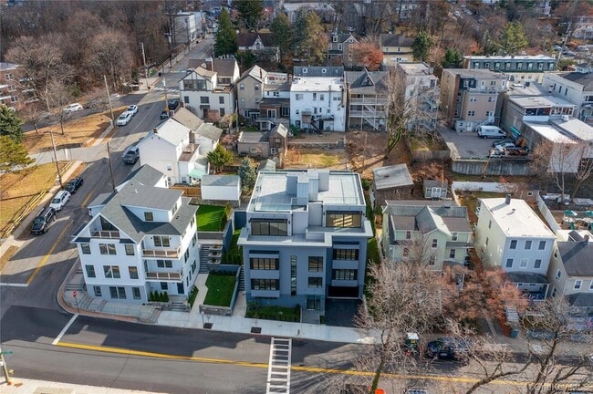 Building Photo - 156 Palisade St