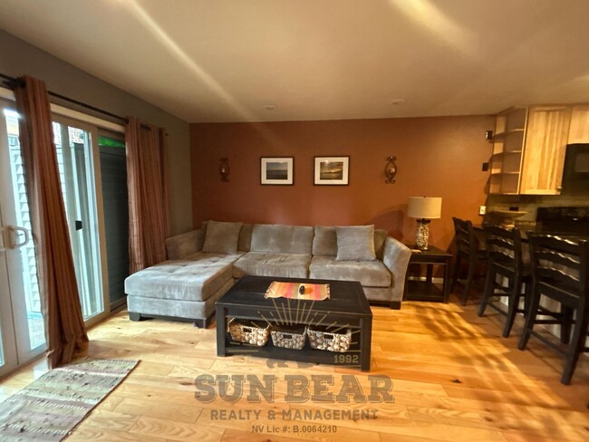 Building Photo - 3 Bedroom - Great Location!