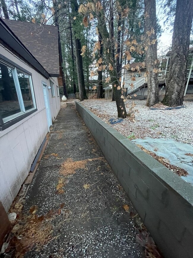 Building Photo - Two story 4 bedroom 2 bath home, Magalia