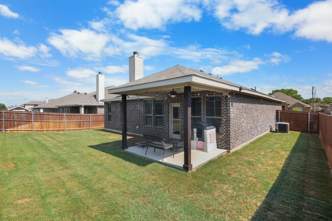 Building Photo - 1437 Lakeview Dr