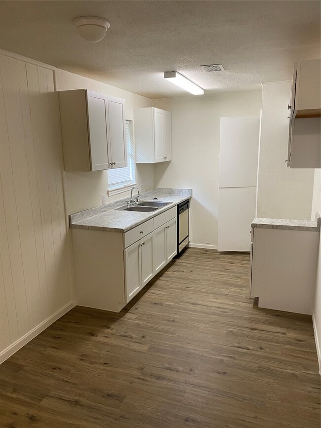 Building Photo - 5623 Maywood Dr