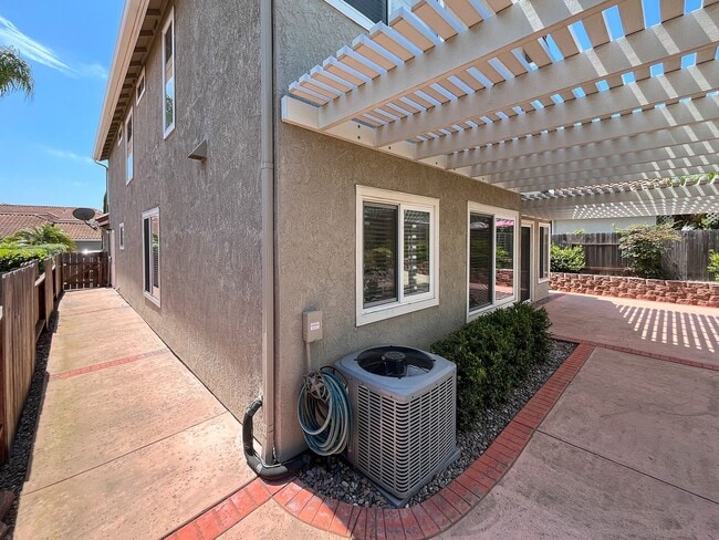 Building Photo - Beautiful Home In Coveted Rancho Del Oro!