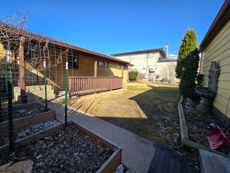 Building Photo - 705 Decatur St