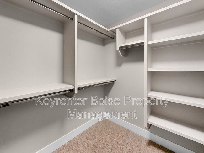 Building Photo - 6234 N Holly Spgs Ln