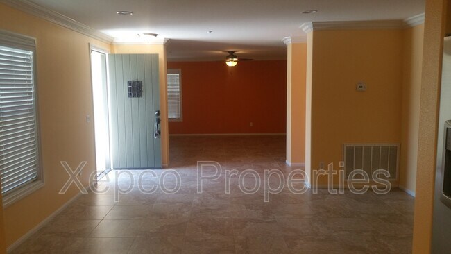 Building Photo - 230 Paseo Bravo