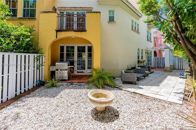 Building Photo - 18460 NE 30th Ave