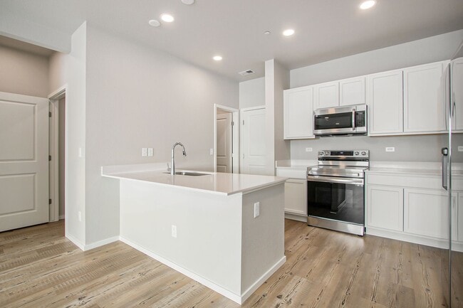 Building Photo - Stunning Townhome in Northridge Trails
