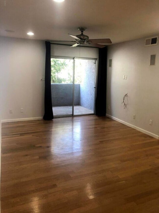 Building Photo - Welcome to your new cozy, immaculate and spacious home!