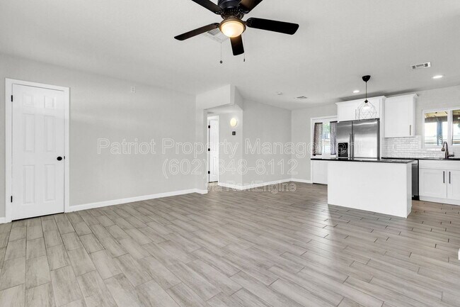 Building Photo - 449 E Harmony Ave
