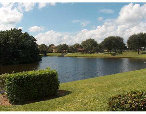 Building Photo - 5250 Woodland Lakes Dr