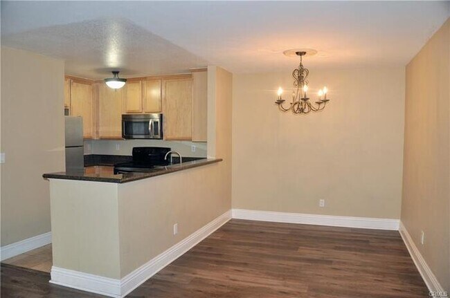 Building Photo - 2400 Del Mar Way