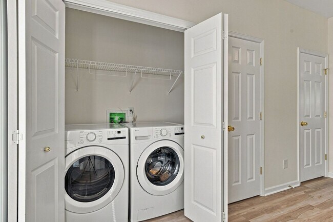 Building Photo - Charming 2-Bed Townhome in Hardison Hills