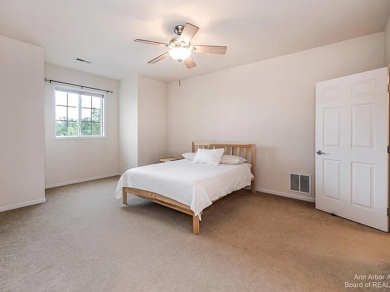 Building Photo - 229 Scio Village Ct