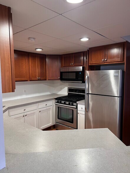 Building Photo - 4601 Tremont Ave
