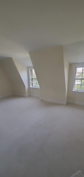 Building Photo - 11 Highland St